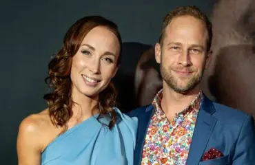 Kuuma yhteiskuva! Lorenz Backman ja Niina Herala saunan raikkaina