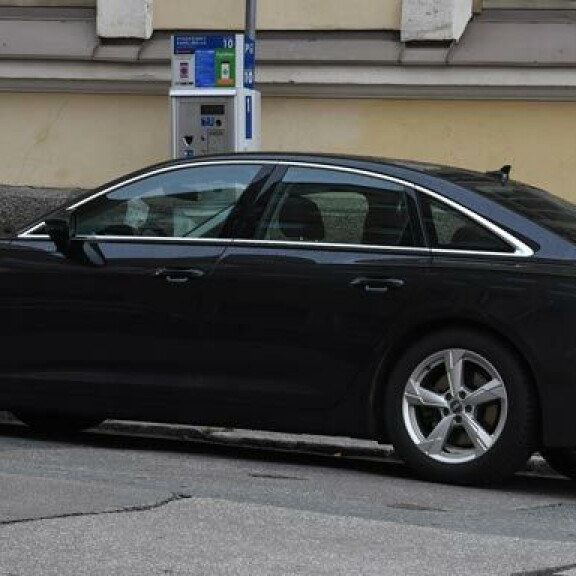 Kuva! Ex-uimari Hanna-Maria Seppälä hankki Anssi-rakkaansa kanssa komean öky-Audin! Hanna-Maria Seppälän auto.