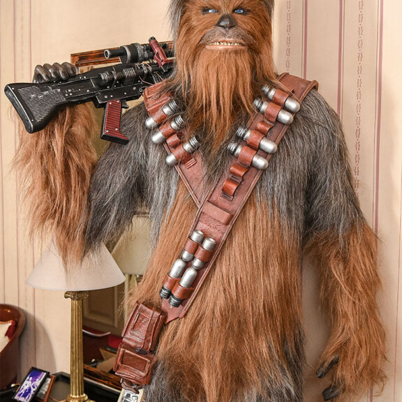 Uusin Star Wars -elokuva nettosi yli 300 miljonaa, mutta näin tienasi suomalainen Tähtien sota -sankari Joonas Suotamo! joonas suotamo