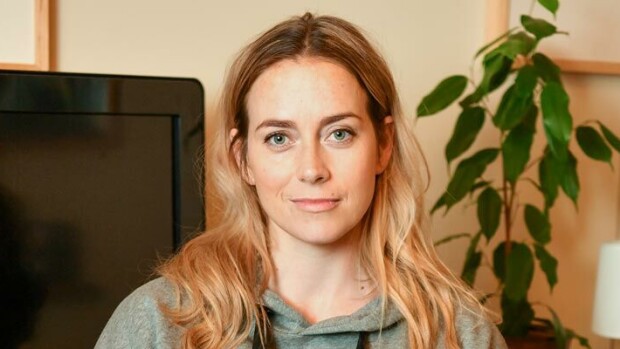 Äitiyslomalta palannut Iina Kuustonen: Olen keski-ikäinen kotihiiri! Iina Kuustonen tunnustautuu kotihiireksi.