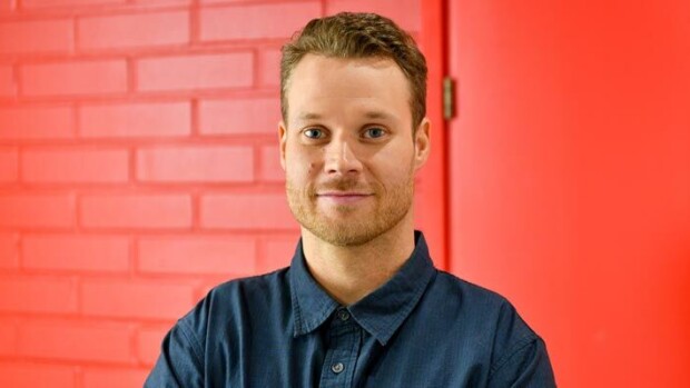 Lumilautailija Eero Ettala, 35, myöntää: ”Äiti toppuuttelee rahankäyttöäni!” Eero Ettalan äiti hoitaa kirjanpidon.