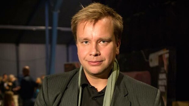 Rivitalokaksio Kirkkonummella! Antti Kaikkonen viettää öitään Jannika-rakkaansa luona – kuva! Antti Kaikkonen viettää öitään Jannika-rakkaansa luona.