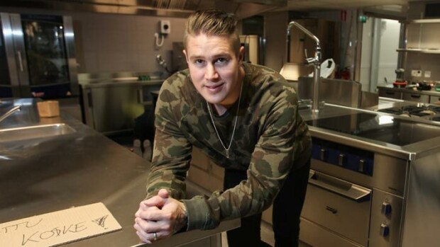 Ilkeiden pettämisjuorujen kohteeksi joutunut huippukokki Tomi Björck myöntää: ”Kärsin työuupumuksesta!” Tomi Björck kärsii työuupumuksesta.