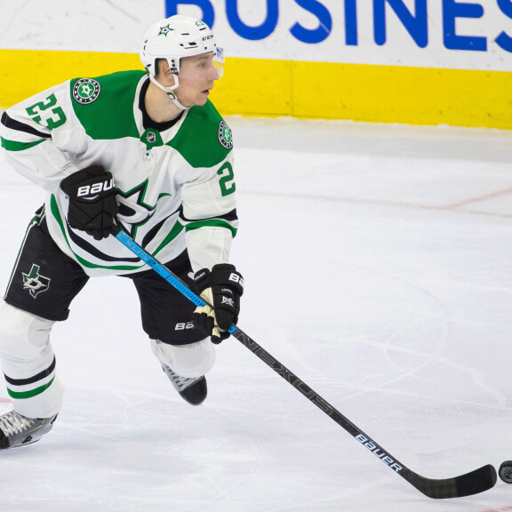 Dallas Starsin luottoratsulla Esa Lindellillä on 31 miljoonaa syytä hymyyn. – Eihän se raha onnea tuo mutta turvaa kylläkin, hän myöntää. Dallas Starsin luottoratsulla Esa Lindellillä on 31 miljoonaa syytä hymyyn. – Eihän se raha onnea tuo mutta turvaa kylläkin, hän myöntää.