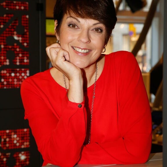 Anna-Liisa Tilus valittiin Miss Suomeksi vuonna 1984. Hän on opiskellut tiedottajaksi ja on Ylen televisiokuuluttaja. Anna-Liisa Tilus valittiin Miss Suomeksi vuonna 1984. Hän on opiskellut tiedottajaksi ja on Ylen televisiokuuluttaja.