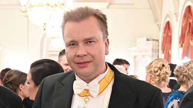 Antti Kaikkonen hakee eroa puolustusministerin tehtävistä: 'Tämä on meidän ratkaisumme' antti kaikkonen