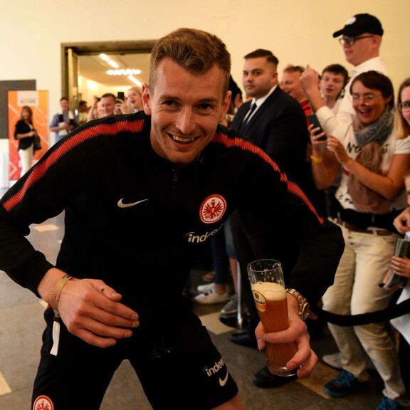 Lukas Hradecky tunnetaan oluen ystävänä. Miehelle maistuu varmuudella ainakin saksalainen mallas. Lukas Hradecky tunnetaan oluen ystävänä. Miehelle maistuu varmuudella ainakin saksalainen mallas.