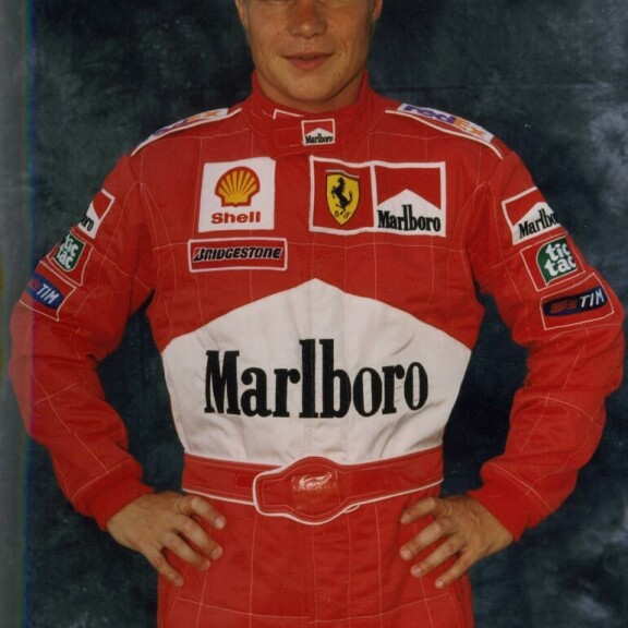 Mika sai elämänsä tilaisuuden 1999 päästyään Schumacherin tuuraajaksi. – Tunnen Michaelin karting-ajoista lähtien. Hänen onnettomuutensa jälkeen en ole häntä tavannut, eikä ole moni muukaan. Mika sai elämänsä tilaisuuden 1999 päästyään Schumacherin tuuraajaksi. – Tunnen Michaelin karting-ajoista lähtien. Hänen onnettomuutensa jälkeen en ole häntä tavannut, eikä ole moni muukaan.