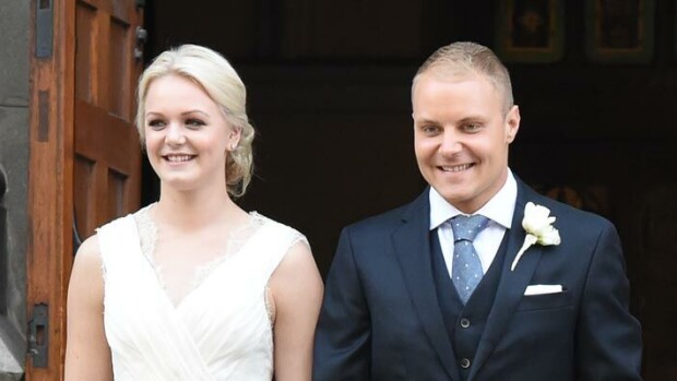Kihlaus ökyravintolassa, vaisu pusu ällistytti häissä – kuvat Valtteri ja Emilia Bottaksen särkyneestä unelmaliitosta! Emilia ja Valtteri astelivat vihille kolme vuotta sitten syyskuussa.