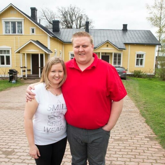Mikko valitsi Maajussille morsian -sarjasta kumppanikseen helsinkiläisen Jaanan. He erosivat syksyllä 2015. Mikko valitsi Maajussille morsian -sarjasta kumppanikseen helsinkiläisen Jaanan. He erosivat syksyllä 2015.