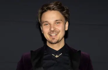 Roope Salminen vietti lapsuudessaan paljon aikaa päiväkodissa: "Faijalla on niin omituiset työajat"