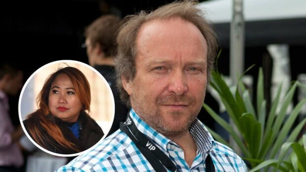 Osallistui ulkomailla The X Factor ja Idols -ohjelmiin! Teuvo Hakkaraisen, 59, kohurakas Helena, 38, on karaoketähti! Teuvo Hakkaisen Helena-rakas on laulaja.