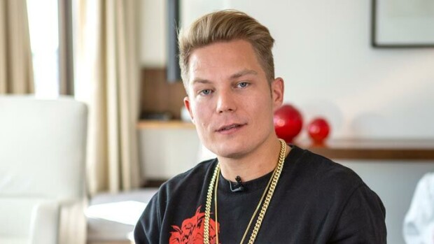 Kuvat! Cheekin 2,5 miljoonan rantatontilla massiiviset räjäytystyöt – ex-räppärin tilukset rajattiin punaisella aidalla! Cheekin tontilla on meneillään räjäytystyöt.
