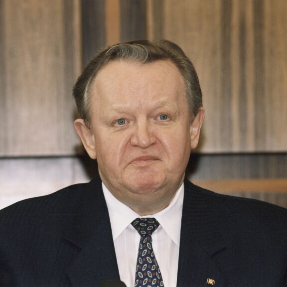 Martti Ahtisaari keksi tuoda jazzmusiikkia Linnaan. Kuva Suomen tasavallan 10. presidentistä vuodelta 1994. Martti Ahtisaari keksi tuoda jazzmusiikkia Linnaan. Kuva Suomen tasavallan 10. presidentistä vuodelta 1994.