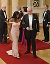 Alice Pereira, 35, ja Veikko Vallin, 57, kuvattuna punaisella matolla itsenäisyyspäivän juhlavastaanotolla Presidentinlinnassa.