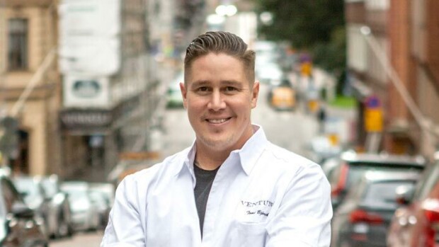 Strippariskandaalissa rypevän Tomi Björckin ravintolaimperiumi jatkaa kasvuaan – huippukokilla 21 miljoonan euron bisnes! TOmi Björckillä on miljoonabisnes.