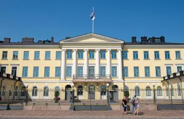 IL: Linnan juhlien jatkoilla rintansa vilauttaneet Sandra ja Säde suunnittelivat tempauksensa tarkasti - hukkuvat vihaviesteihin: "Ainakin tuhat tappouhkausta!"