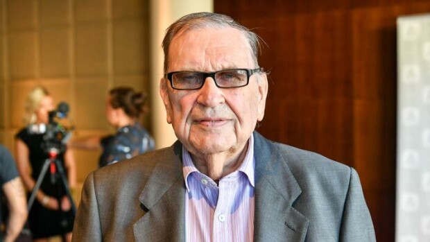 Eino Makunen, 88, vaikuttaa yhä kauneuskilpailussa: Missien käytöstavat ovat muuttuneet! Eino Makunen on yhä missikilpailuissa.