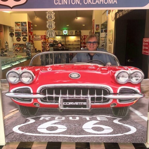 Erinomainen paikka tutustua Route 66:n historiaan on sen nimikkomuseo Oklahomassa. Siellä riittää tarinaa lännen rakentamisesta. Tiehen liittyy myös hauskoja asioita rokin juurista hippibusseihin. Erinomainen paikka tutustua Route 66:n historiaan on sen nimikkomuseo Oklahomassa. Siellä riittää tarinaa lännen rakentamisesta. Tiehen liittyy myös hauskoja asioita rokin juurista hippibusseihin.