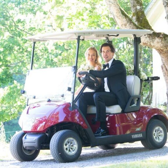 Chisu vitsaili hassulla sukunimellä, kiekkotähti kaahasi golf-autolla! Muistatko vuoden 2019 puhutuimmat julkkishäät?! Sami Lepistö