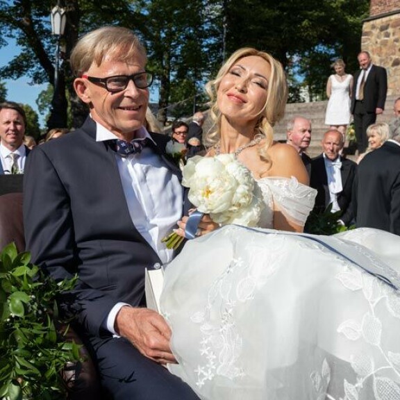 Chisu vitsaili hassulla sukunimellä, kiekkotähti kaahasi golf-autolla! Muistatko vuoden 2019 puhutuimmat julkkishäät?! Sukari