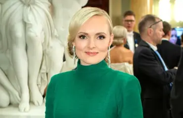 Maria Ohisalo hytisi trikoissa rannalla – ministerillä salatut ökyhäät! Kuvat Seiskassa!