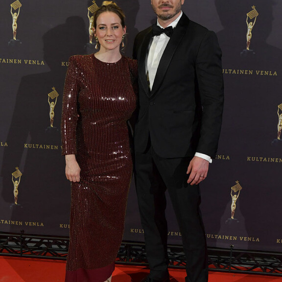 Iina Kuustonen ja Sebastian Rejman yllättivät Kultainen Venla -gaalassa - tekivät jotain ennennäkemätöntä: Tämä oli ensimmäinen kerta! Iina Kuustonen ja Sebastian Rejman
