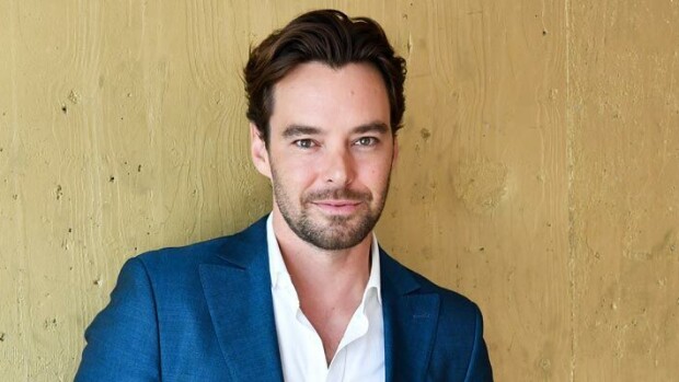 Hurmurijuontaja Mikko Leppilampi rentoutuu saunassa – ”Julkisuuteen pitää osata asennoitua!” Mikko Leppilampi viihtyy Espoon rauhassa.