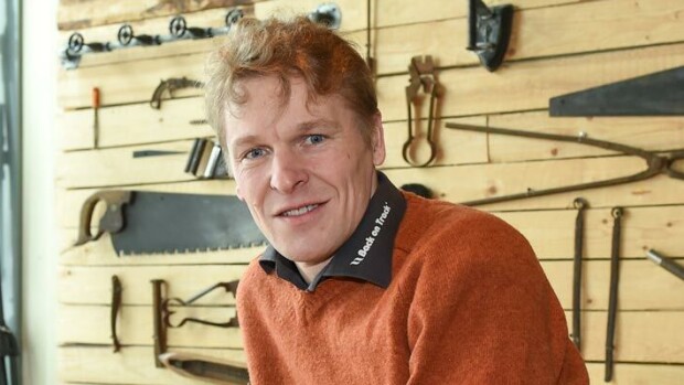 Elatusavut ja ylinopeussakot maksamatta! Toni Niemisen 37-sivuinen ulosottorekisteri on murheellista luettavaa! Toni Niemisellä on pitkä ulosottorekisteri.