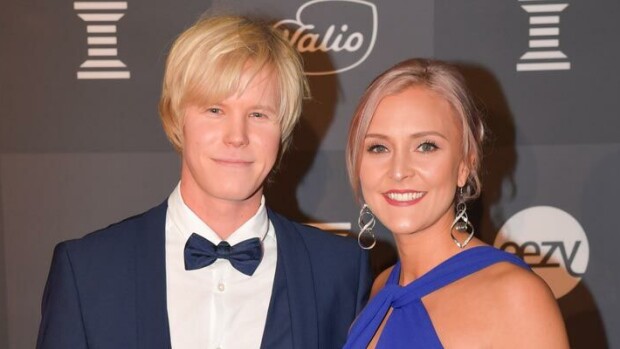 BB-talossa rakastunut Helmeri huokailee Anu-rakkaansa vierellä: ”On pitänyt oikein nipistää itseään!” Helmeri ja Anu rakastuivat BB-talossa.