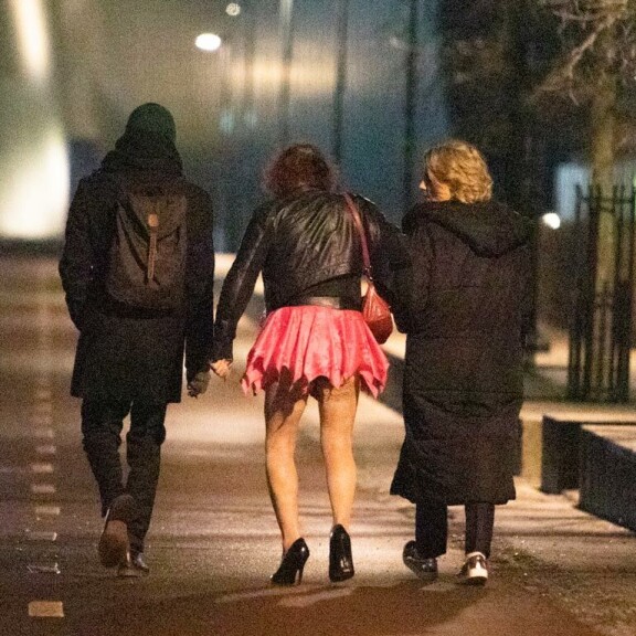 Markus poistui Finlandia-talolta ohjelmansa työryhmän kanssa. – Tuli juhlittua, näyttävä mies totesi. Markus poistui Finlandia-talolta ohjelmansa työryhmän kanssa. – Tuli juhlittua, näyttävä mies totesi.