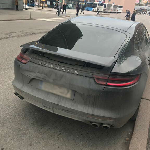 Jethro Rostedt ketjukolarissa – alkoi kärsiä kivuista: Pakko käydä lääkärissä! Jethro Rostedtin auto
