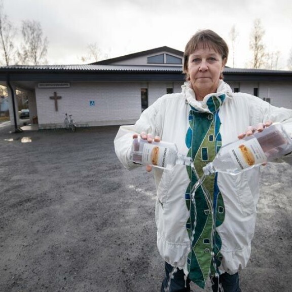 Raitis ja uskovainen? Ei kumpaakaan, ainakaan vielä. Kersin Campoyna tunnettu ex-kohuäiti kyllä haluaisi raitistua. Raitis ja uskovainen? Ei kumpaakaan, ainakaan vielä. Kersin Campoyna tunnettu ex-kohuäiti kyllä haluaisi raitistua.