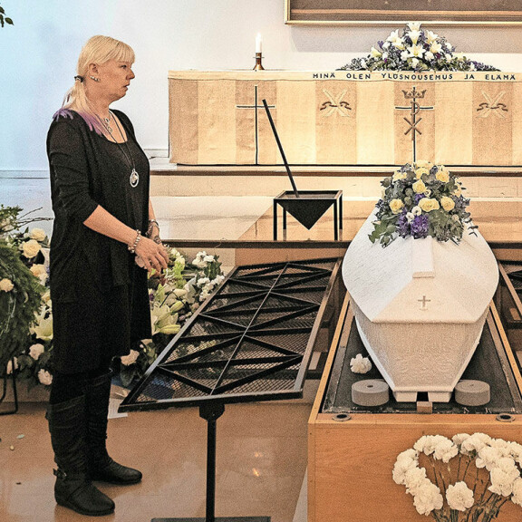 Matti Nykäsen kuolemasta vuosi – aviomiehen menetys pakotti Pia Nykäsen pitkälle sairauslomalle Pia Nykänen