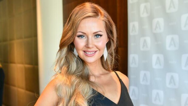 Suomen kansan suosikkimissi vapautui sinkkumarkkinoille! Käsittämättömän kaunis perintöprinsessa Riikka Uusitalo, 25, erosi yllättäen e-urheilevasta rakkaastaan: 'Kyllä, pitää paikkansa' Riikka Uusitalo on sinkku.