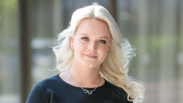Minitulot Valtteriin verrattuna! Emilia Pikkaraisen uusi rakas kauppaa sähköautoja! Emilia Pikkaraisen uusi rakas kauppaa sähköautoja.