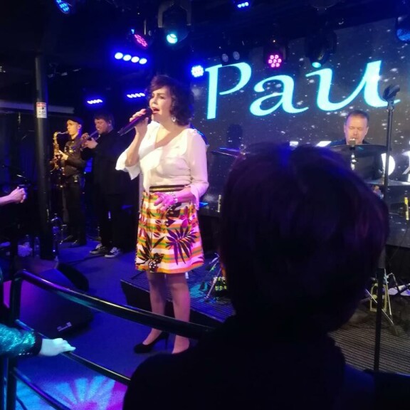 Paula villitsi yleisöä viime viikonloppuna Viking XPRS:n päiväristeilyllä Helsingistä Tallinnaan ja takaisin. Paula villitsi yleisöä viime viikonloppuna Viking XPRS:n päiväristeilyllä Helsingistä Tallinnaan ja takaisin.