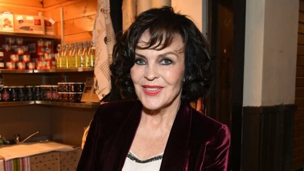 Iskelmälegenda Paula Koivuniemi, 72, on yhä huimassa vedossa: Kävelen 10 000 askelta päivässä! Paula Koivuniemelle kertyy 10 000 askelta päivässä.