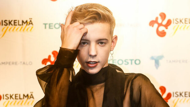 Tuure Boeliuksen kaasujalka kutisee - aikoo kruisailla Mersulla katto auki: 'Venailen kesää aika paljon!' Tuure Boelius