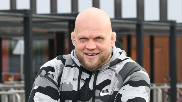Mika ”Immu” Ilmen biletti 80-luvulla al-Holin leirillä viruvan ISIS-äidin kanssa: Bandiitti hakkasi Fatiman ostarilla! Immu Ilmen biletti ISIS-Fatiman kanssa.