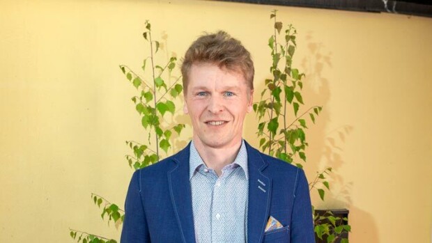 Ex-mäkihyppääjä jätti viimein erohakemuksen! Toni Nieminen asuu jo yhdessä uuden rakkaansa kanssa! Toni Nieminen jätti erohakemuksen.