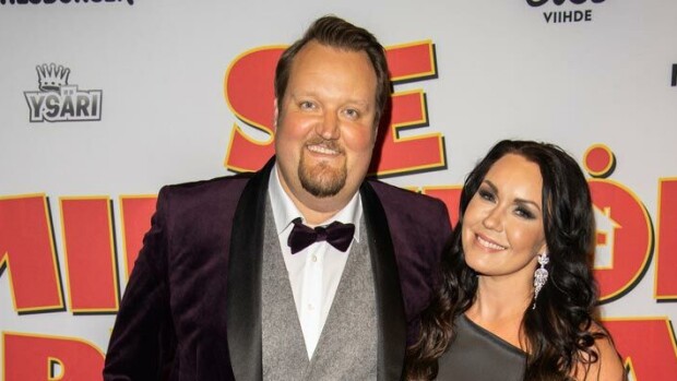Sami Hedberg hemmottelee Saija Tuupasta: ”Googlaan romanttisia ravintoloita!” Sami Hedberg hemmottelee Saija-rakastaan.