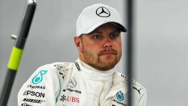 Valtteri Bottas hilpeänä tyttöystävänsä kanssa varikolla - hymy hyytyi äkisti! Katso kuvat! Valtteri Bottas