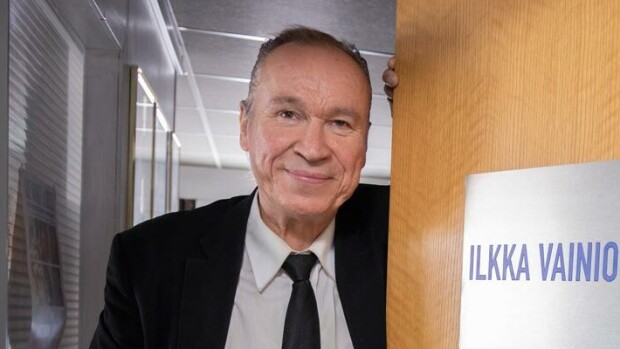 Ile Vainio muistelee laulajalegendaa: Irwin Goodman juotti konjakkia, kun olin 8-vuotias! Ilkka Vainio vieraili Irwinin kuolinpaikan muistomerkillä.