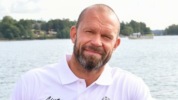 Jere Karalahden ulosottorekisteri paljastaa: asianajaja, ex-vaimo ja vapaaottelijat vailla rahojaan! Jere on jättänyt maksamatta myös suomalaiselle vapaaotteluorganisaatioille.