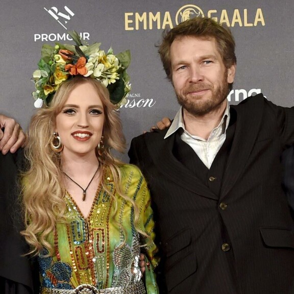 Elli ja Sami olivat helmikuussa kimpassa Emma-gaalassa. Elli ja Sami olivat helmikuussa kimpassa Emma-gaalassa.