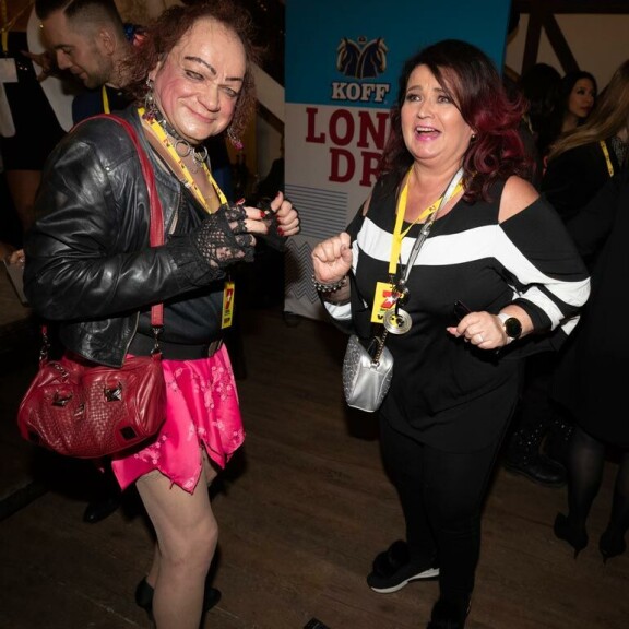 Markus juhli toissa viikon torstaina Seiskan synttäreilä Rymy-Eetussa muun muassa Meiju Suvaksen kanssa. Markus juhli toissa viikon torstaina Seiskan synttäreilä Rymy-Eetussa muun muassa Meiju Suvaksen kanssa.