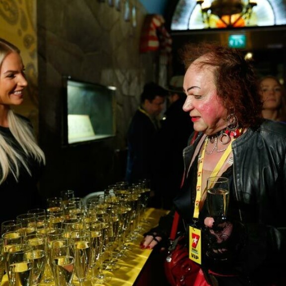 Kuohujuoma ilostutti, ja Markuksen huoli sisäänpääsystään oli turha. Kuohujuoma ilostutti, ja Markuksen huoli sisäänpääsystään oli turha.