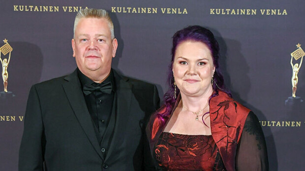 Korona kouraisi Huutokauppakeisariakin! Aki ja Heli Palsanmäki harmittelevat – Karibian-risteily peruuntui: ”Voihan Trump!” Aki ja Heli Palsanmäki