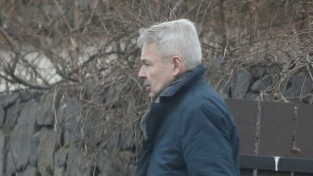 Paljastavat paparazzikuvat! Ministeri Pekka Haavistolla läheiset välit nuoreen erityisavustajaansa! Pekka Haavisto